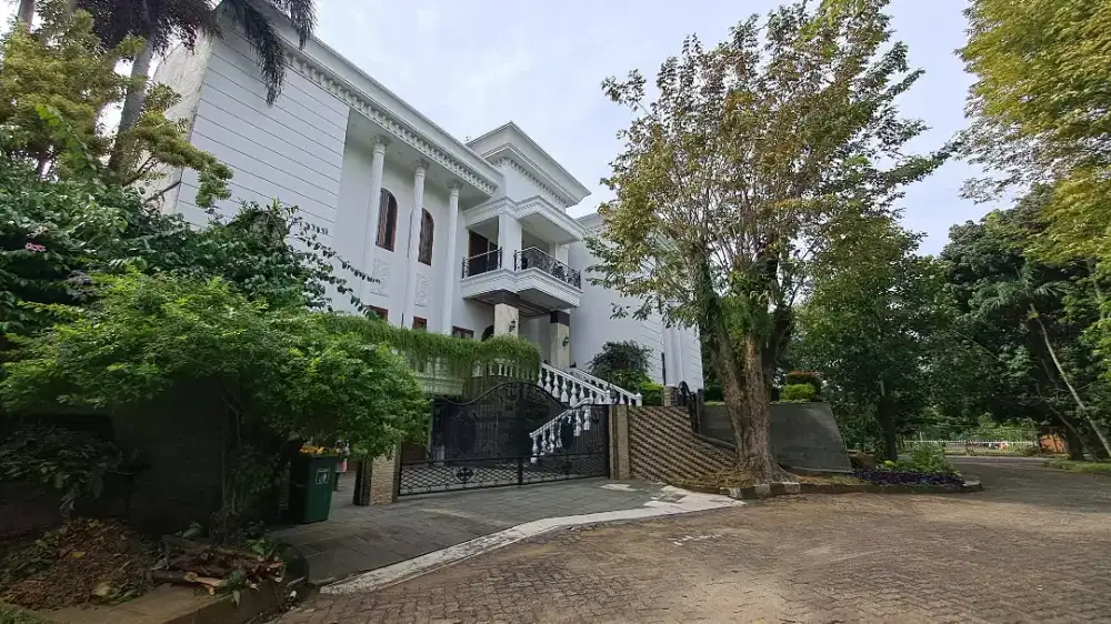 Jual rumah mewah Villa Duta full furnished