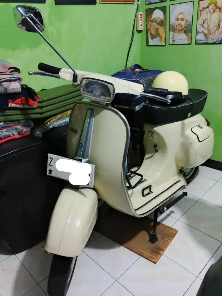 Vespa PTS 90Cc special 3 speed Tahun pembuatan 1977 warna Putih