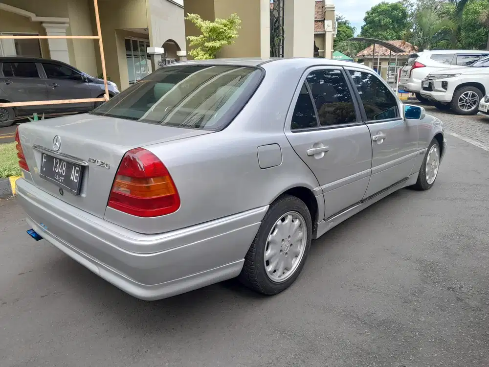 Mercedes-Benz mercy C180 Matic Pjk isi mulus Mobil bandung