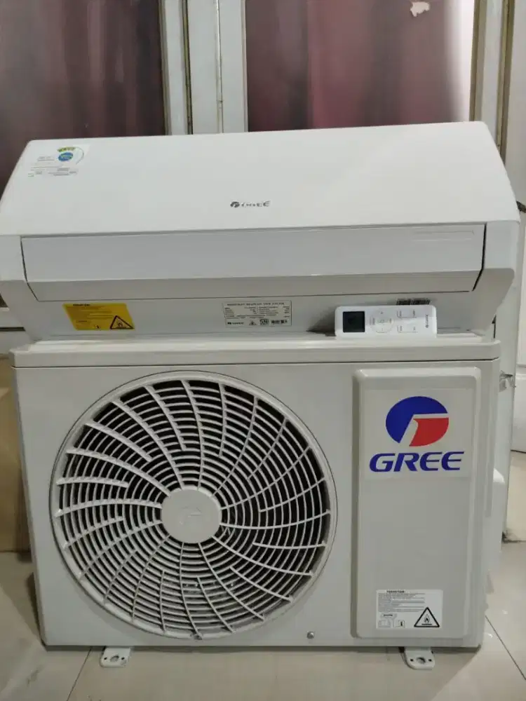 Di jual AC split merek Gree 1/2 pk plus pasang