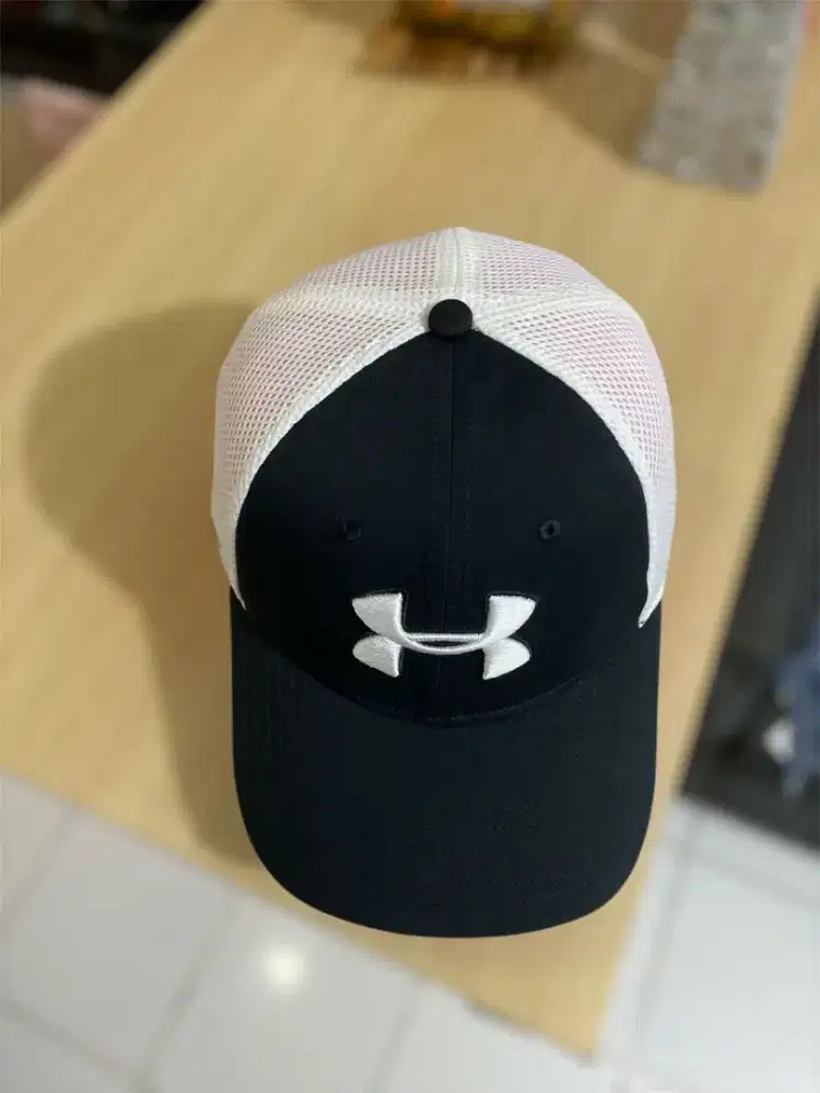 TOPI UNDER ARMOUR GOLF CLASSIC FIT MESH 2 WARNA BEKAS