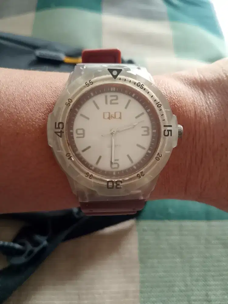 Jam tangan merek QnQ