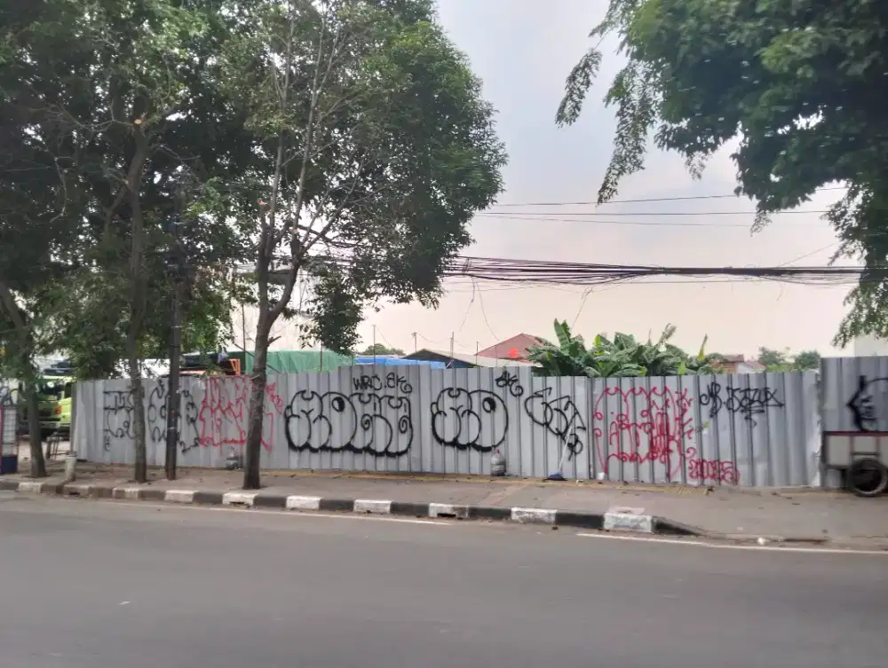 Disewakan lahan 2200m²strategis pinggir jln.H naman pondok kelapa