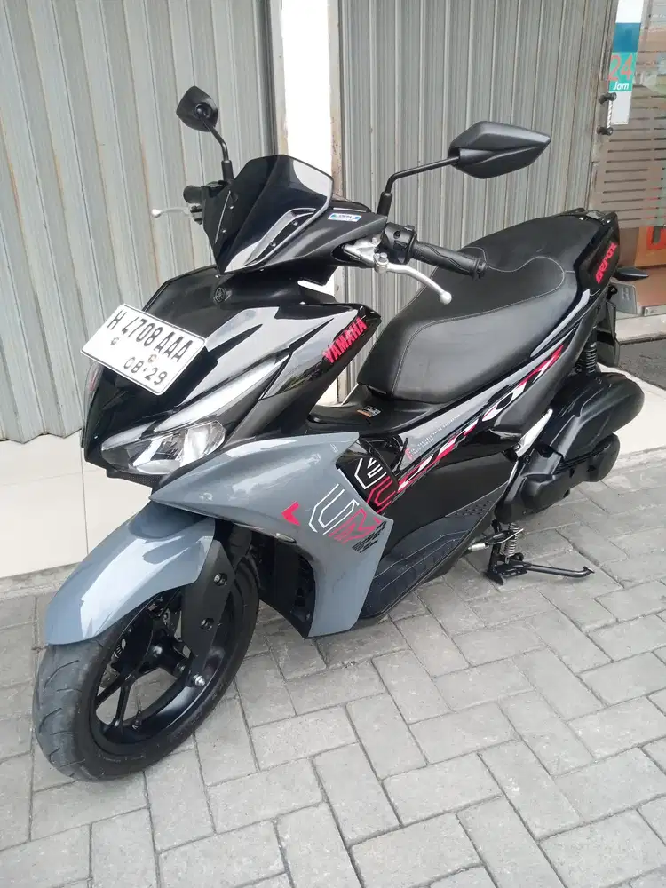 Yamaha AEROX 2024 Hitam Abu2