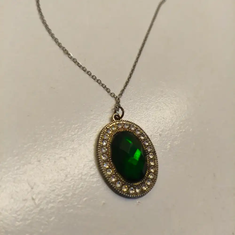 Kalung diamond hijau - HSC 2025