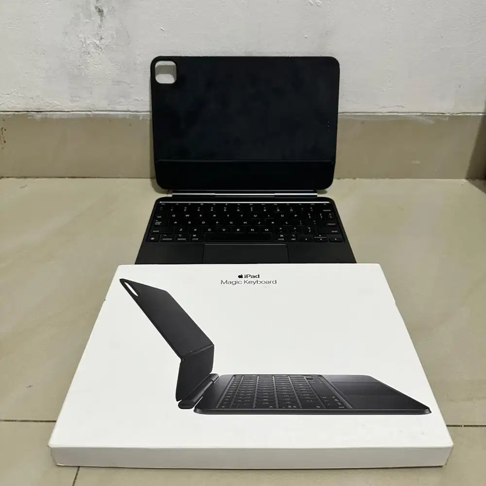 Apple Magic Keyboard Ipad Pro M4/M5 11” Second Good Condition