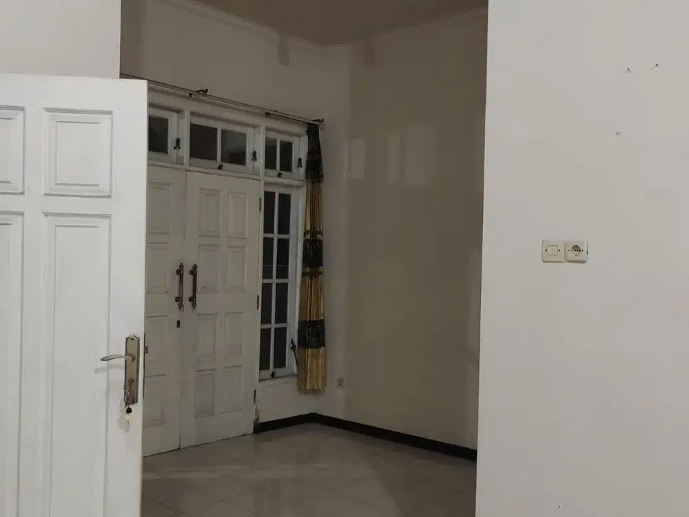 DIKONTRAKAN RUMAH MUTIARA REGENCY