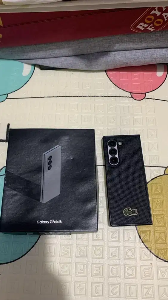 Samsung fold 6 silver shadow