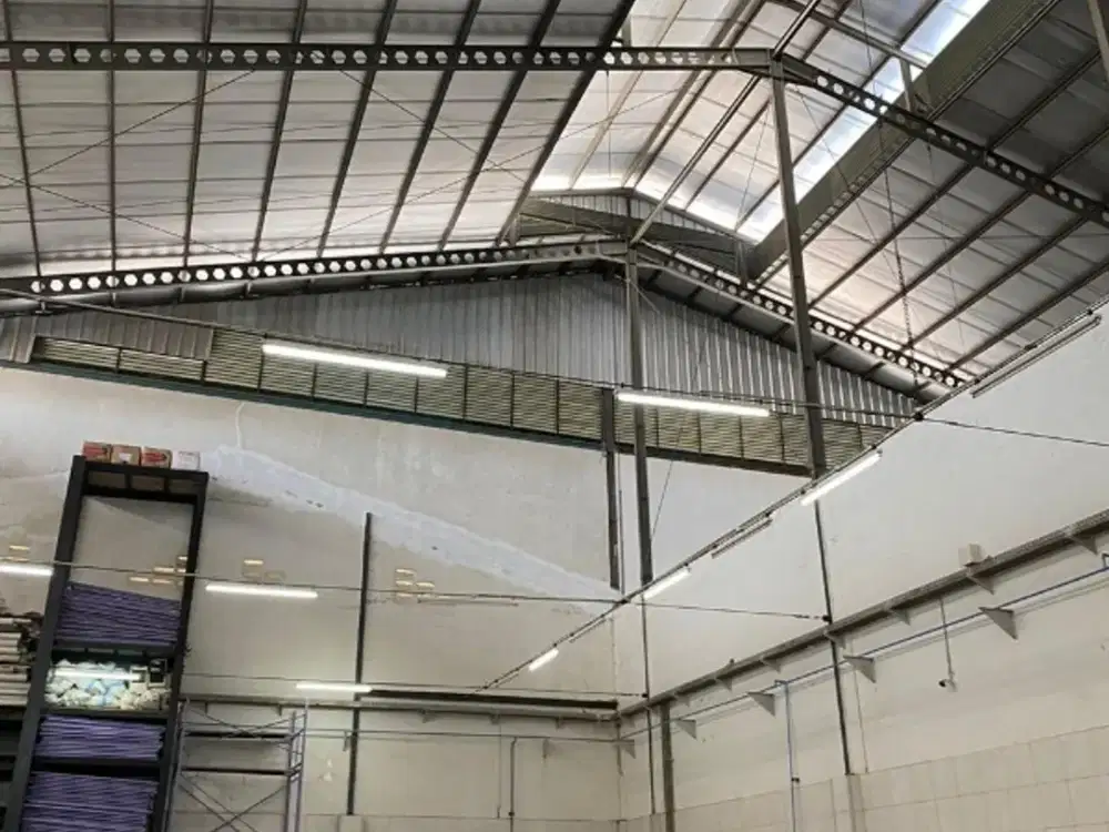 Dijual/Disewakan Gudang Bagus di Pergudangan 99, Salembaran 1200m2.