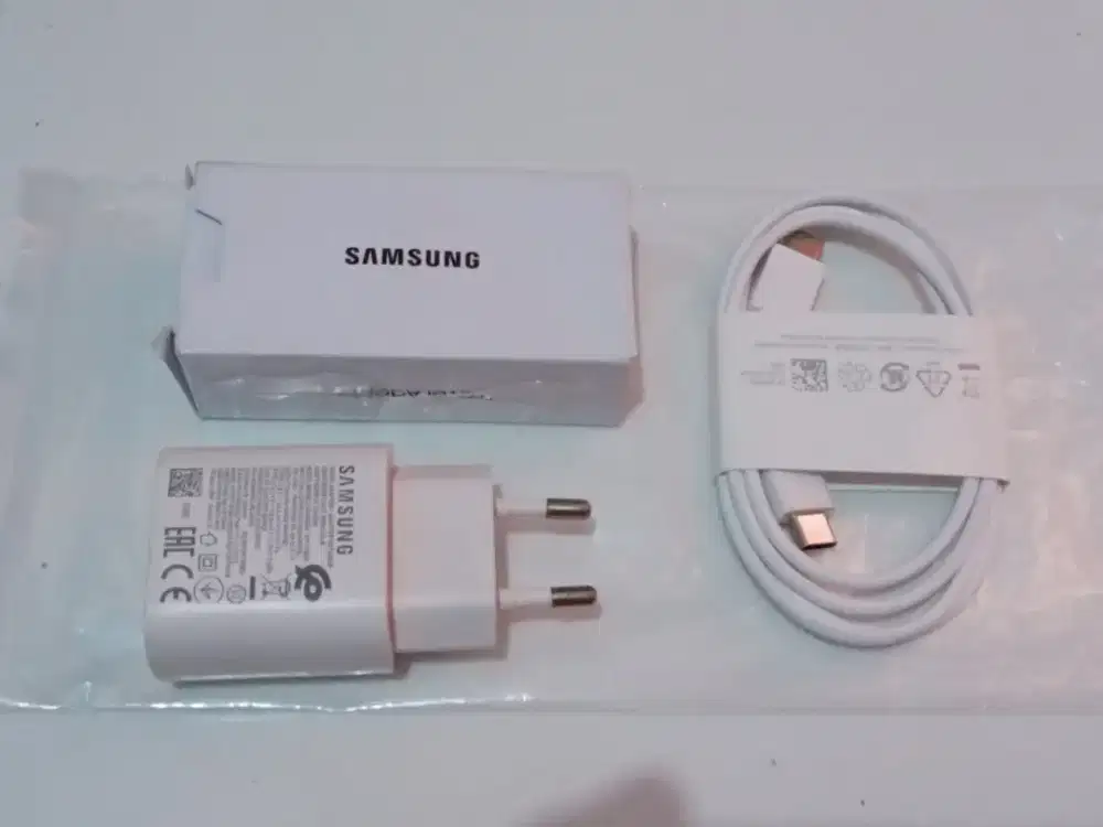 Charger Tipe C To Tipe C
 Samsung Cabutan A17 25 Watt 
Baru