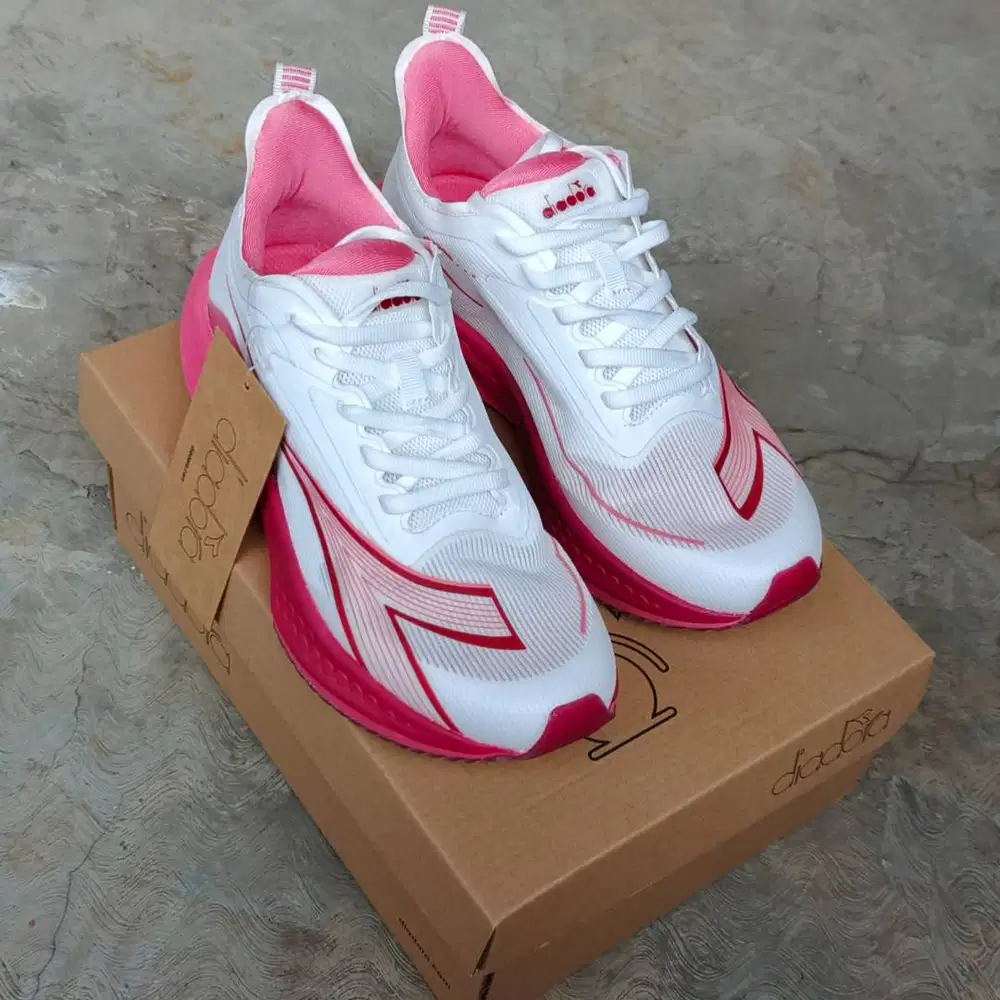 SEPATU LARI/RUNNING SHOES DIADORA NIZUNO UKURAN 38 WOMEN SERIES