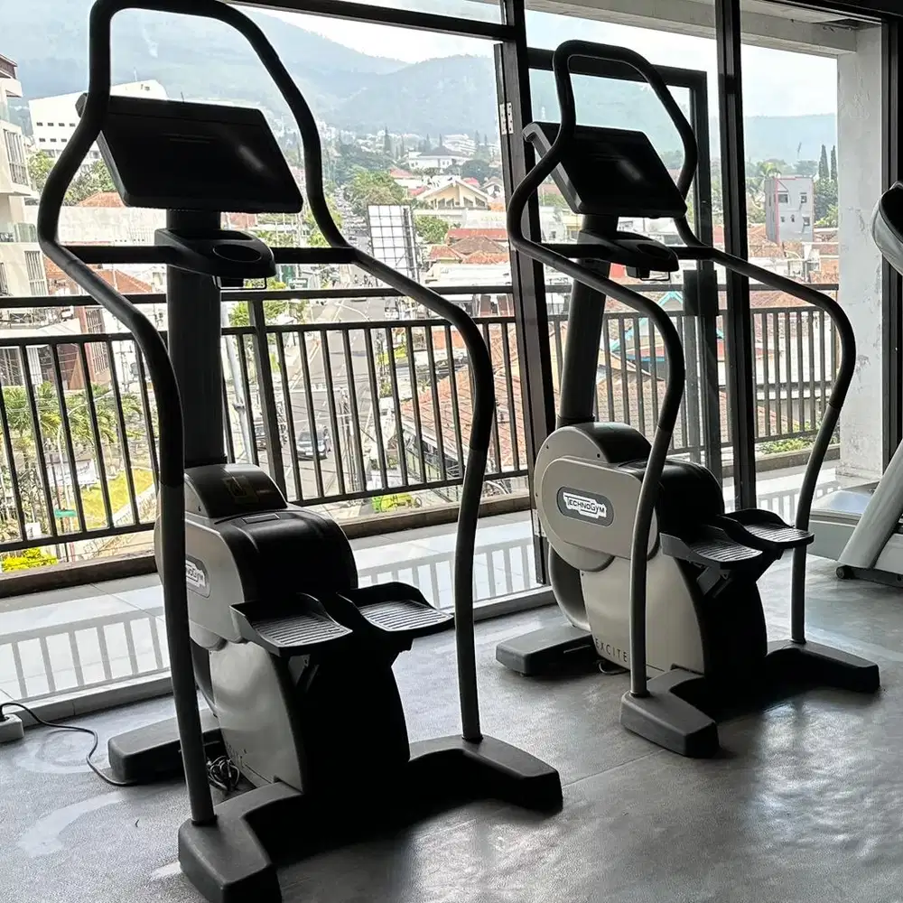 Stepper Technogym Excite 700 TV bekas istimewa made in Italy
