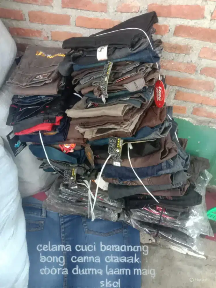 celana baru lama di gudang .