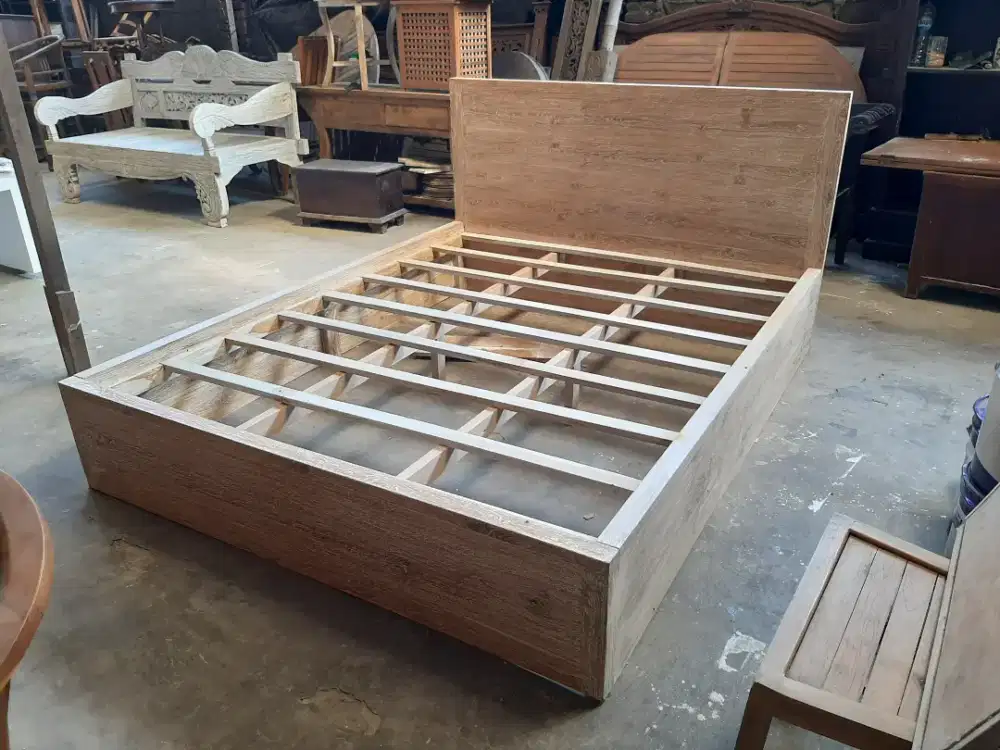 Bed Dipan kasur Kayu jati