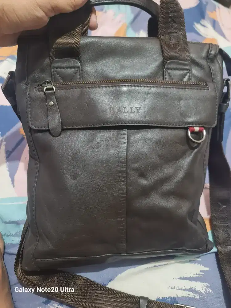 Preloved tas ba**y kulit asli original, besi embos ba**y