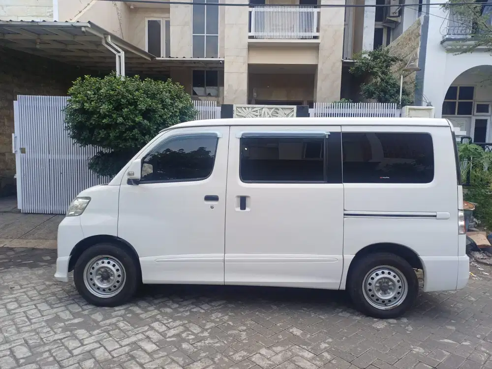 Daihatsu Luxio 2019 Bensin