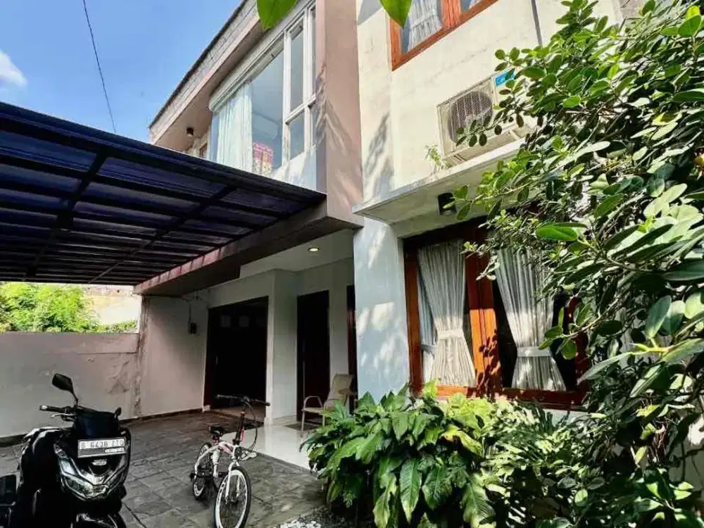 JUAL RUMAH DI CINERE, DEPOK.
Dalam komplek, row jalan lebar 3 mobil