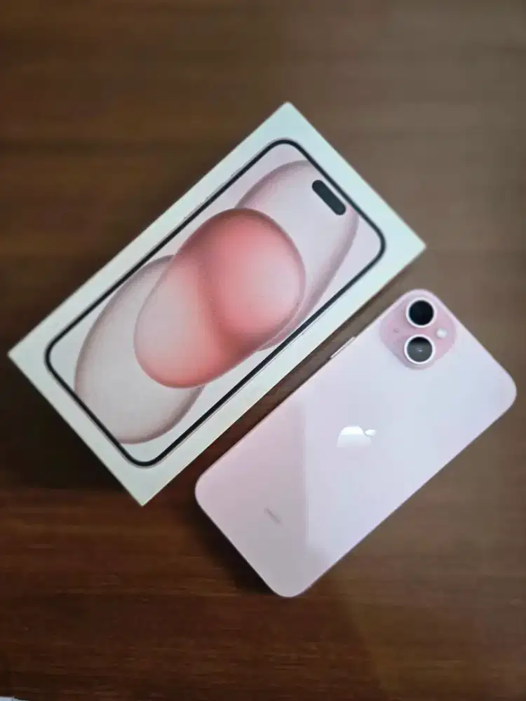iPhone 15 Plus 256GB Warna Pink