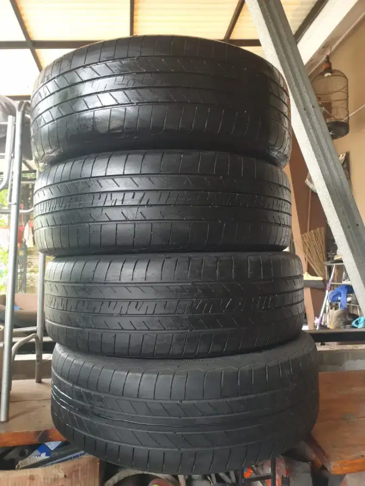 Ban goodyear  215/ 60 r17