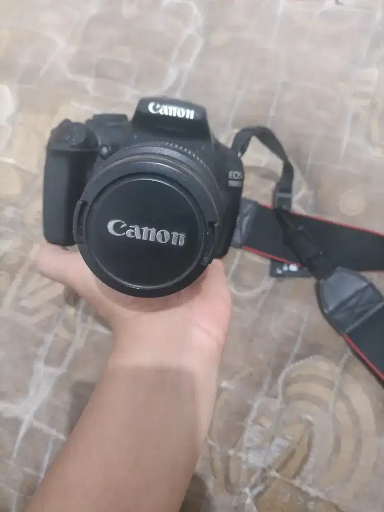 Kamera canon EOS 1100D