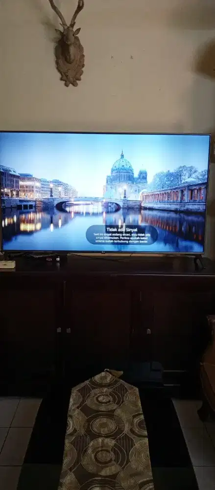 Ada Televisi LG 65 inchi android smart