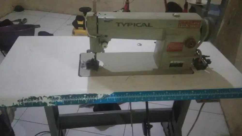 Mesin jahit bekas Typical