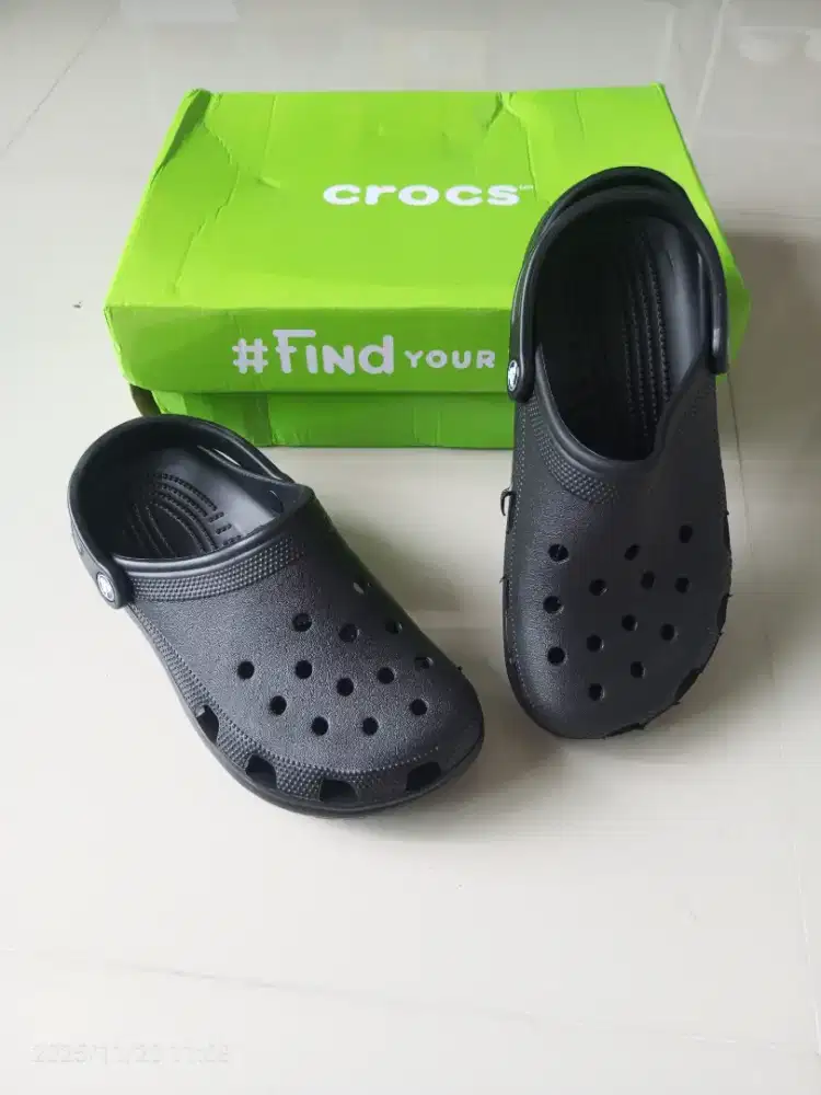 Jual sandal Crocs original 40