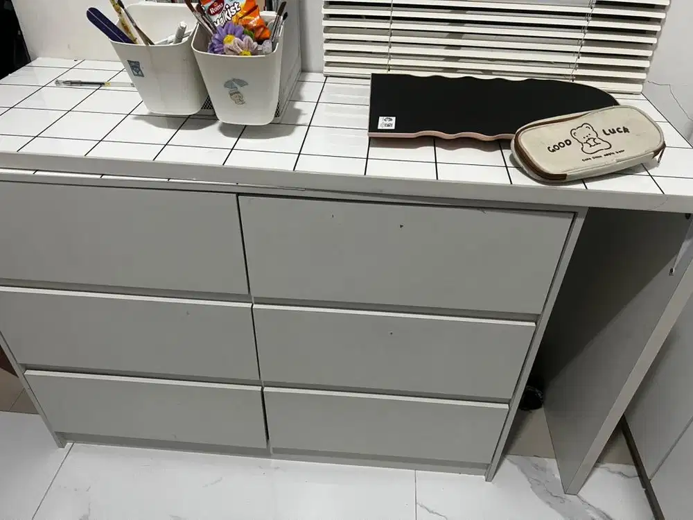 Meja lemari serbaguna