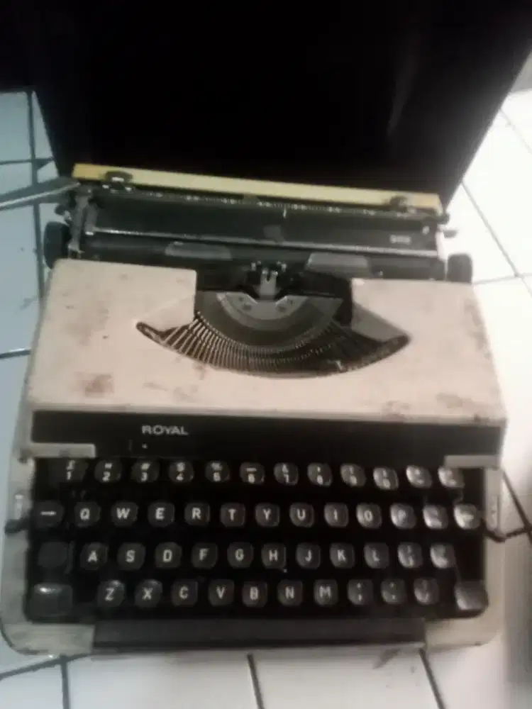 Mesin ketik jadul royal