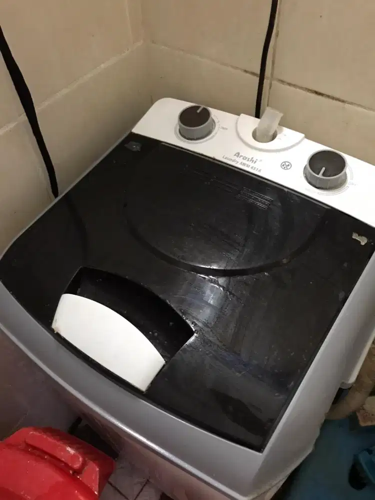 Mesin cuci kecil bekas