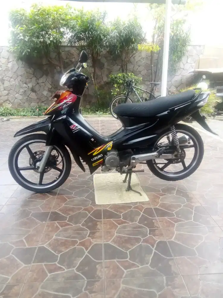 Dijual motor Suzuki smash tahun 2005