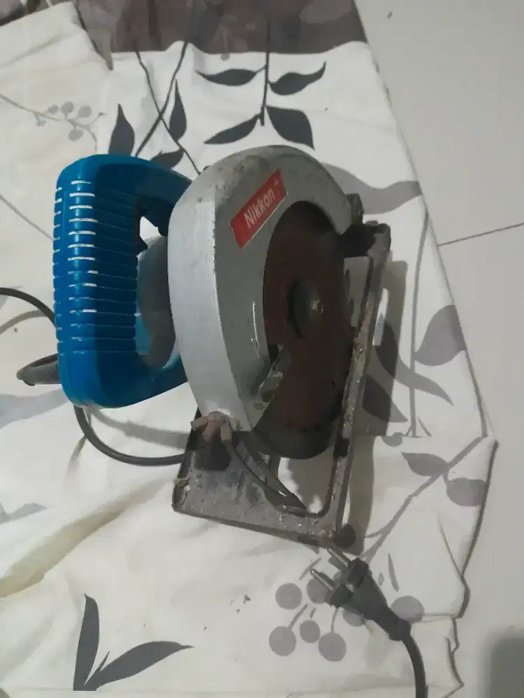 gergaji sirkel BLG 7900 C circular saw