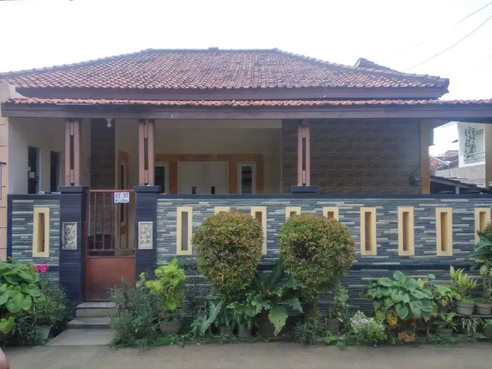 DIJUAL CEPAT Rumah Siap Huni+Studio Musik+Ruang Praktik di Pondok Gede