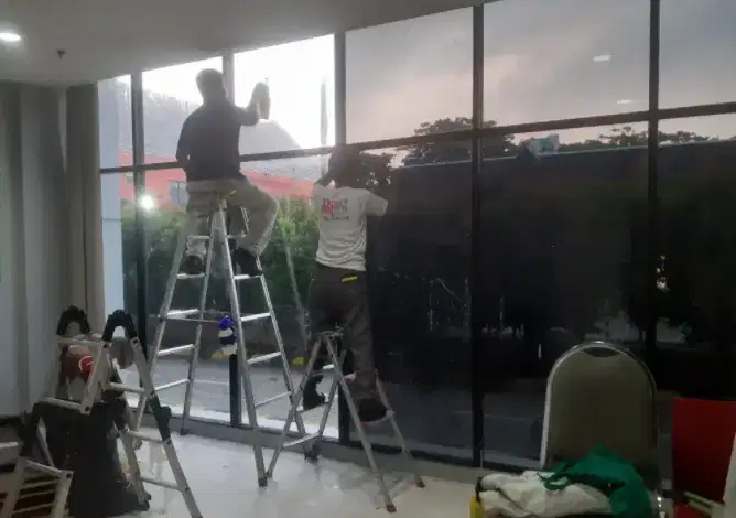 KacaFilm Kantor Rumah Kaca Film Gedung & ada Sticker kaca Sanblasting