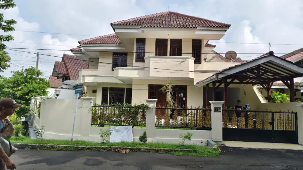 Disewakan Rumah Besar untuk Tempat Tinggal atau Kantor