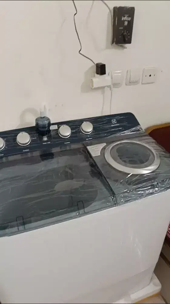 Mesin Cuci Electrolux EWS 12386 WA 12 KG