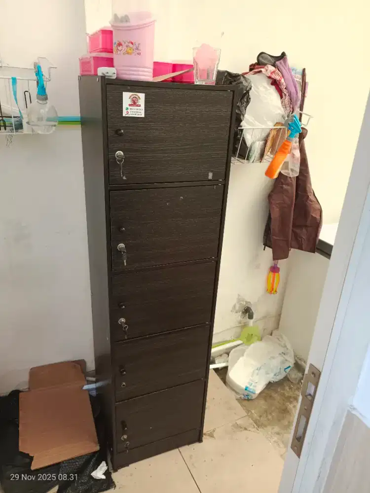 Lemari kayu 5 pintu