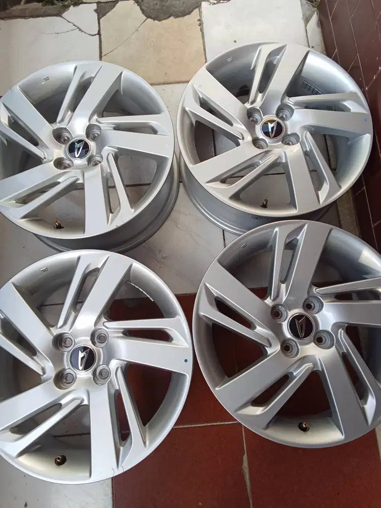 Velg Daihatsu Rocky