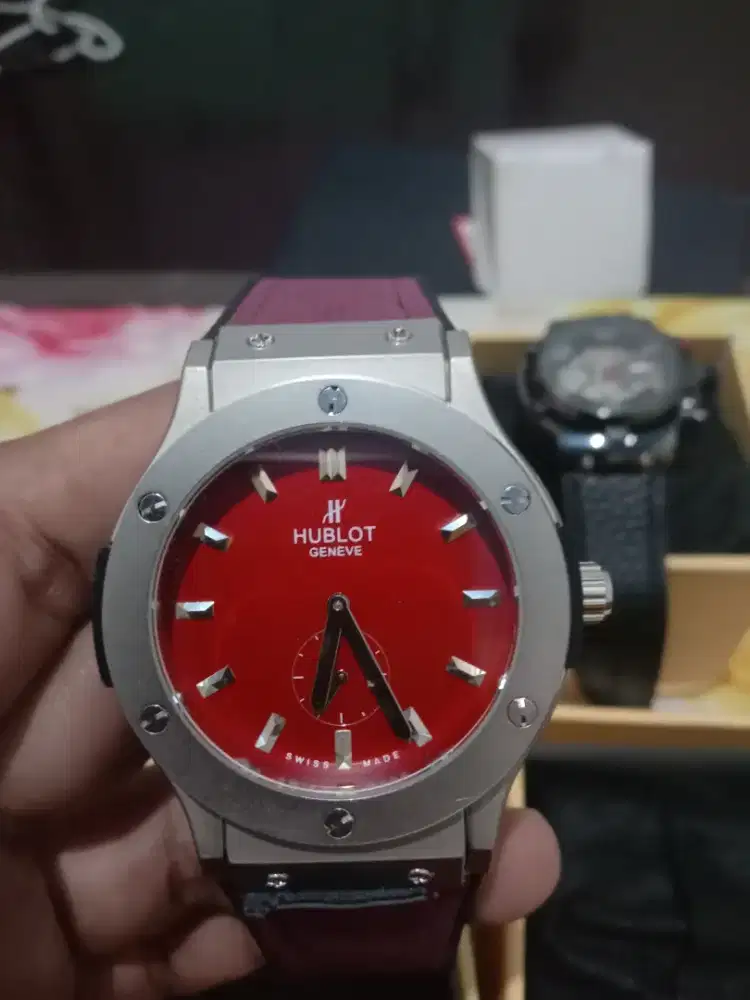 Jam eksklusif terbaru