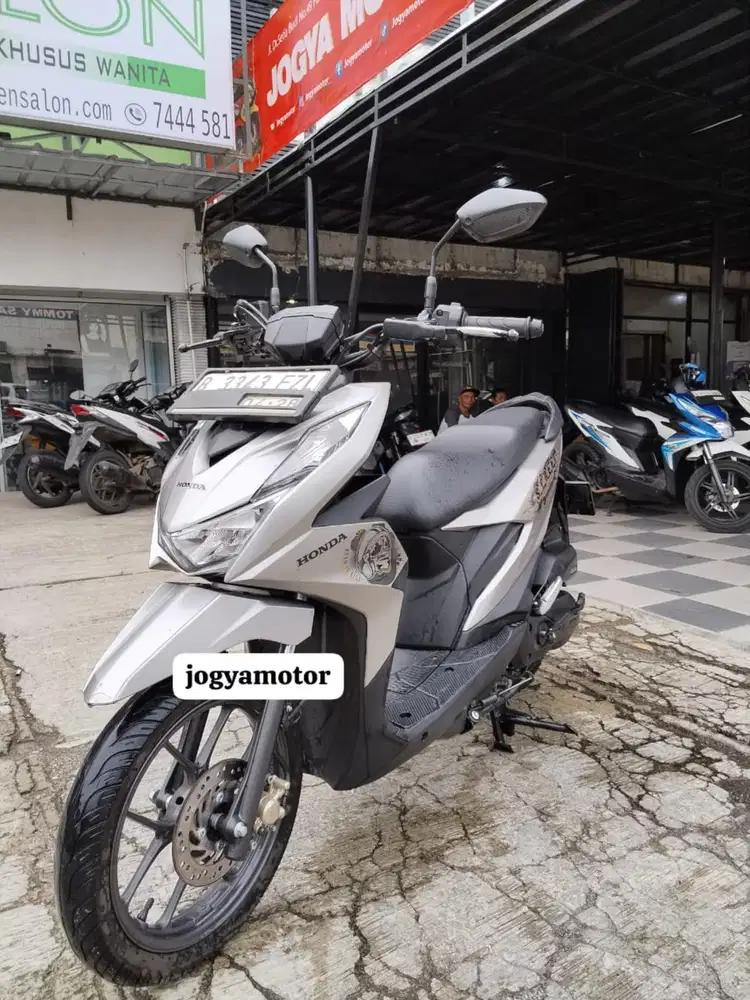 (A) Honda Beat Street Tahun 2023