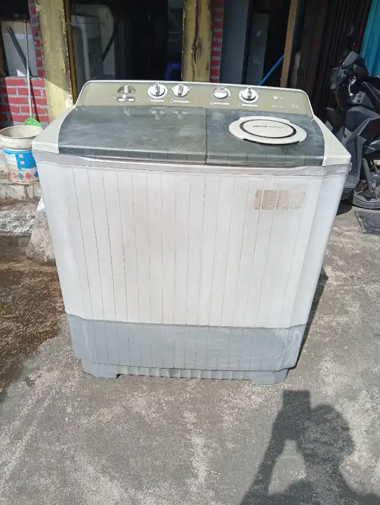 Mesin cuci bekas Mer LG kea jalan kap 14 kg buat Lindri
