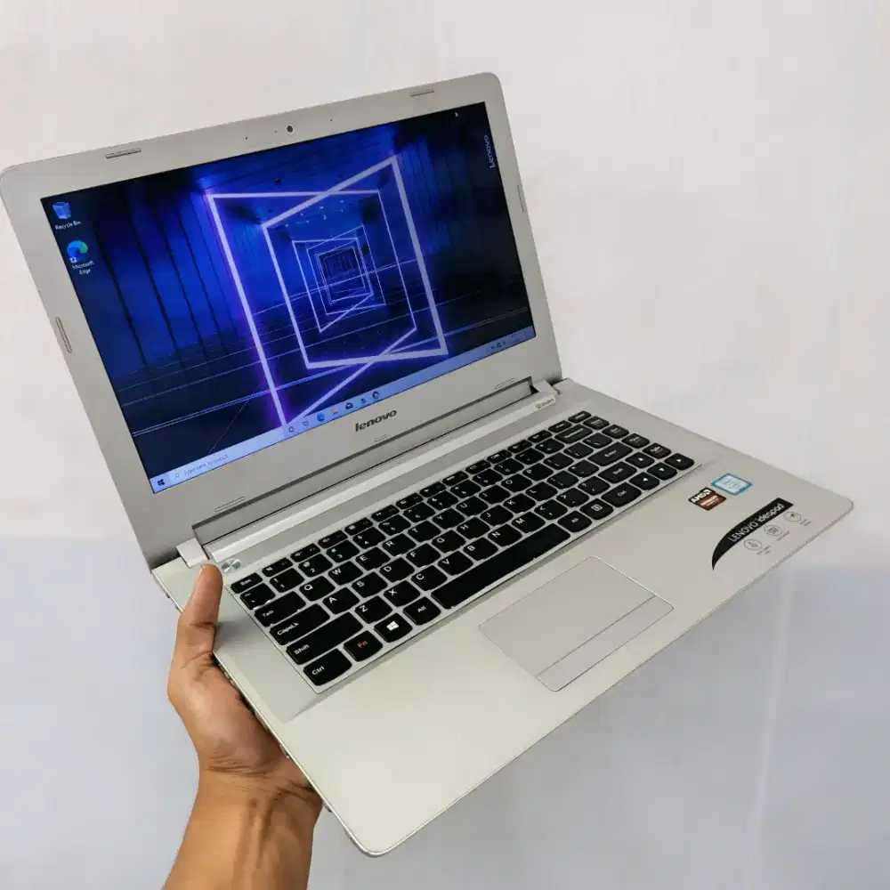 LENOVO Ideapad 500 Core i7 Double vga 8GB/256GB SSD