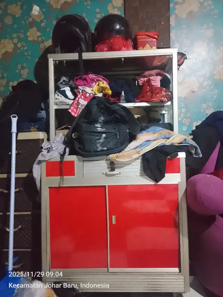 Etalase jualan , bisa buat jualan apa aja ,