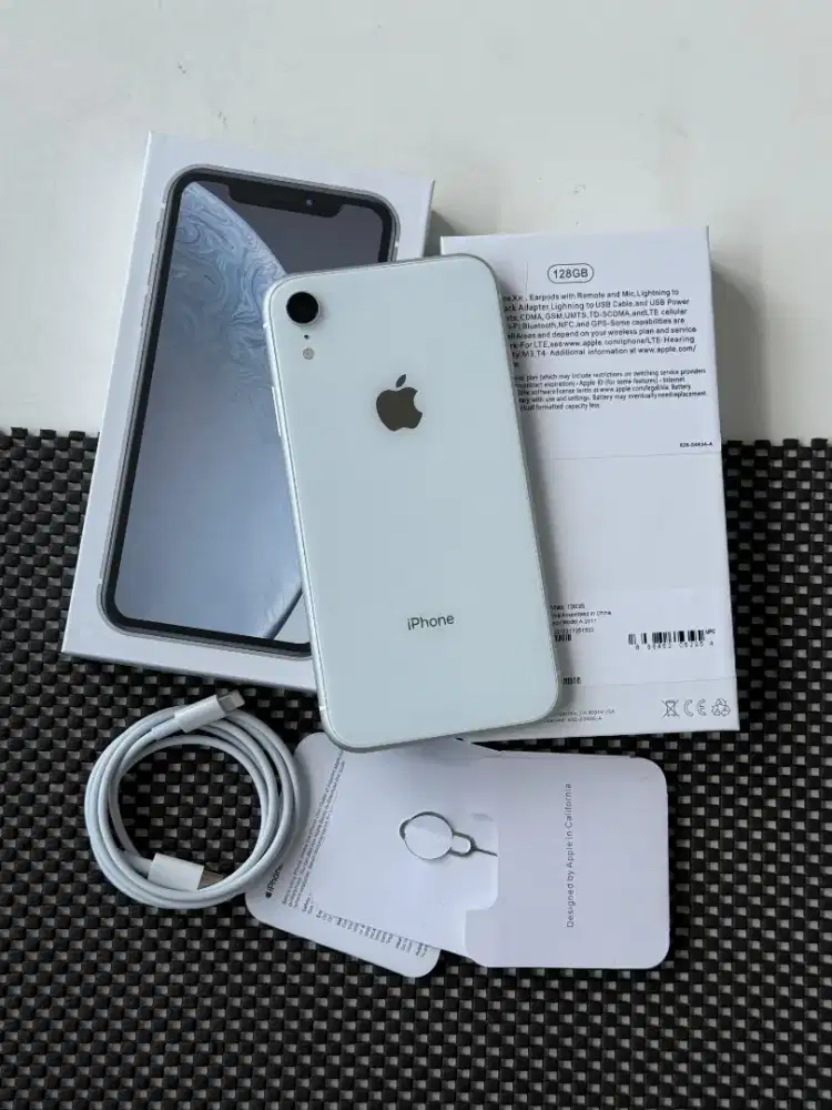 Iphone XR 128gb White Whitelist All Op Aman Mulus Normal Malang Batu