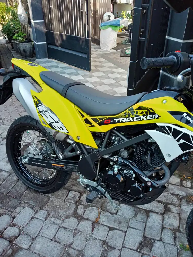 Dijual D,Tracker SE th.2020,plat S Jombang