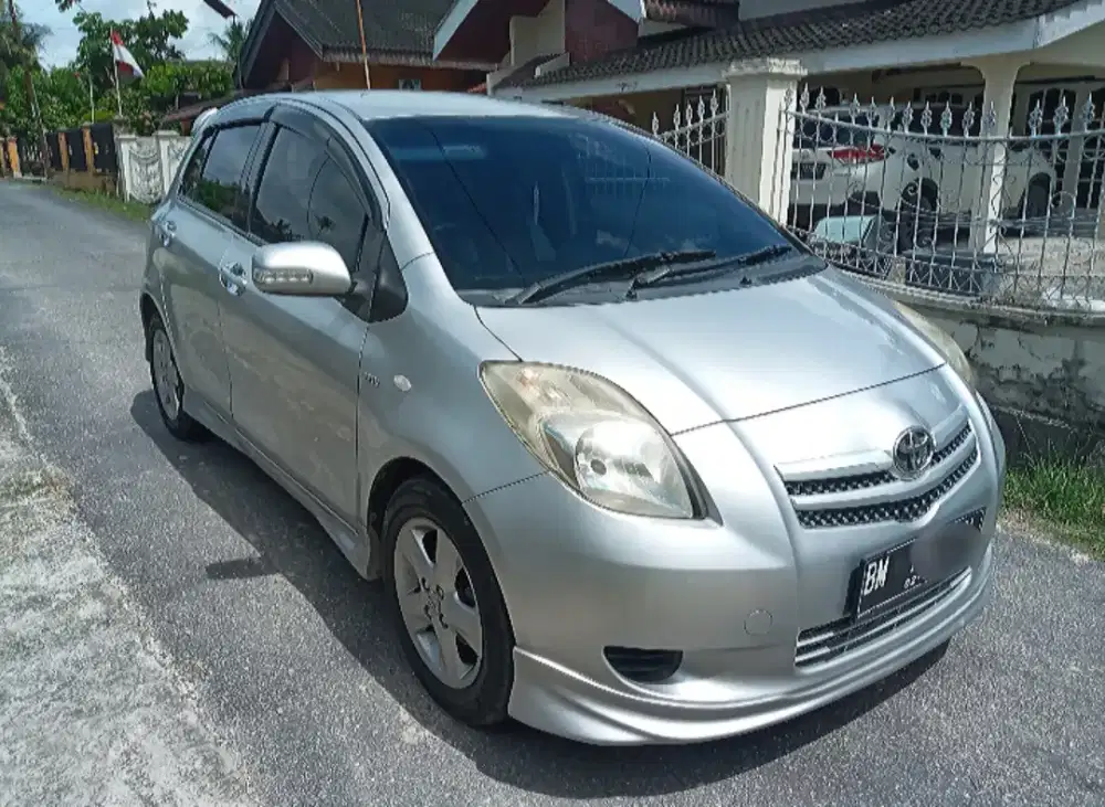 Toyota yaris E metik 2008
