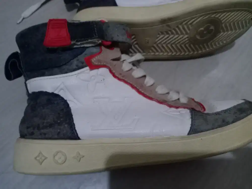 Sepatu LV embos original bekas