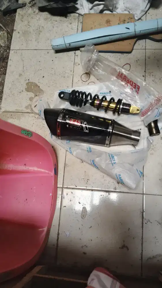 Di jual selencer kenalpot Yoshimura R11 dan shock yss 310