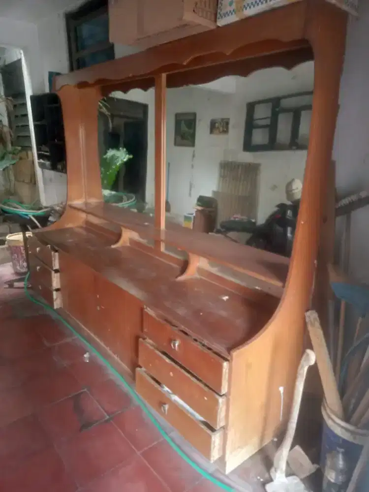 Di jual meja babershop/salon, meja rias/ u/yg mau buka babershop