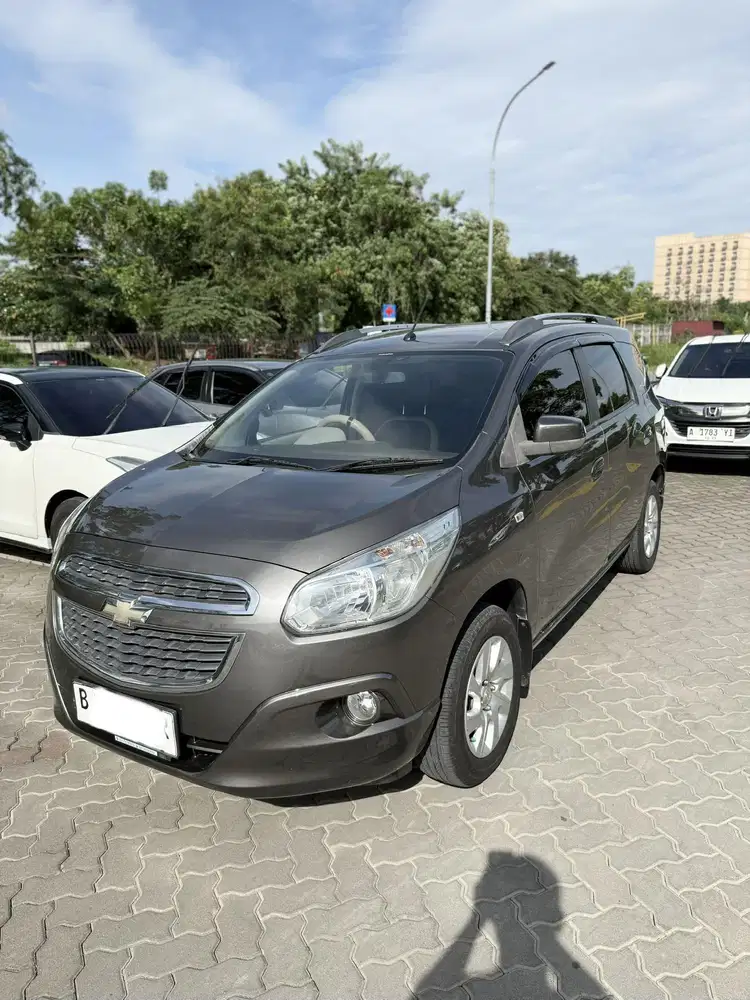 Chevrolet Spin 2015 LTZ Manual Abu Abu Tangan Pertama Mobil Rawatan